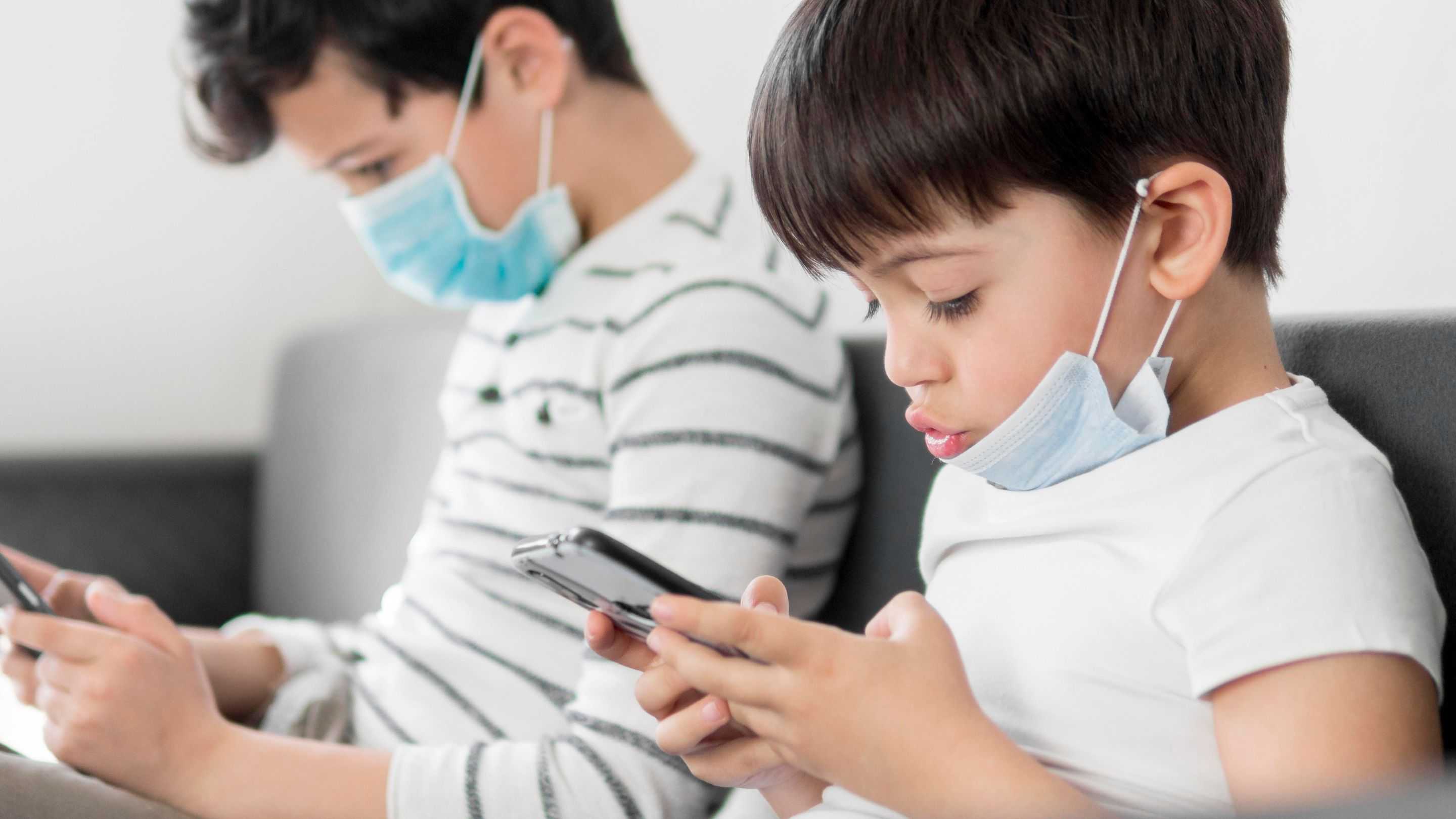 Apakah Literasi Digital Lebih Baik dari Larangan Medsos pada Anak?
